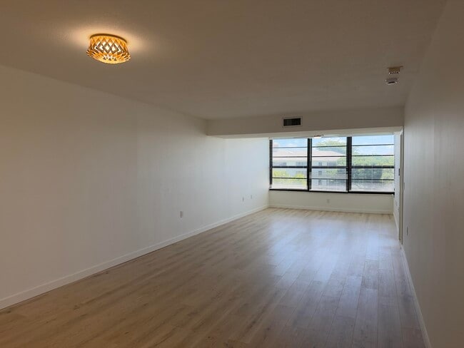 Photo - 3710 Whitehall Dr Unit 404