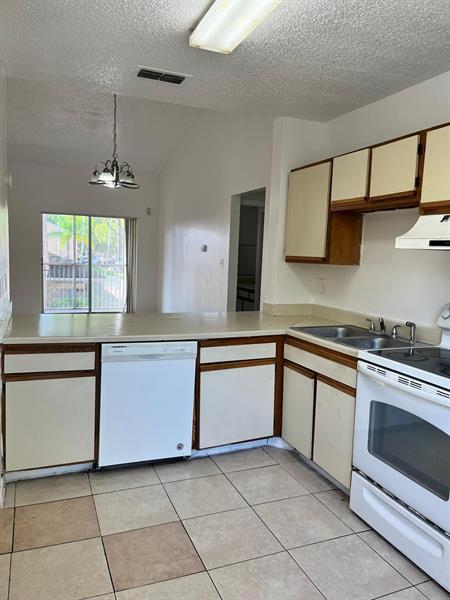 Photo - 8030 SW 21st Ct Unidad 8030