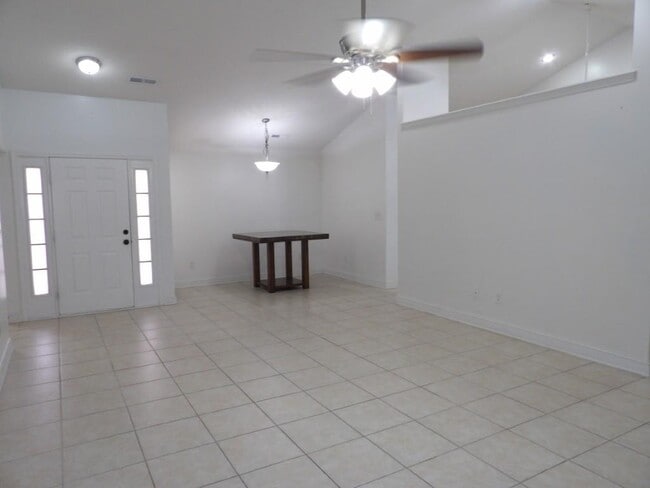 5040 Capulet Cir