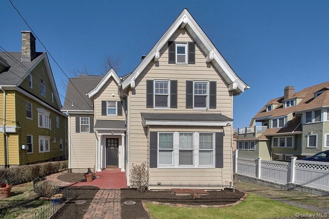 Building Photo - 403 Palisade Ave Unit 3rd Fl
