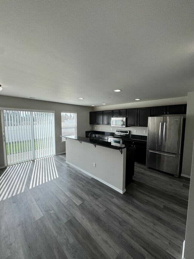 Photo - 1163 Swan Loop