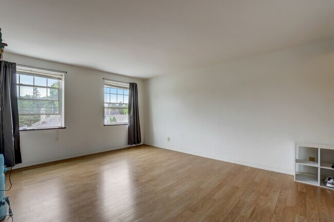 Photo - Becher Apartments