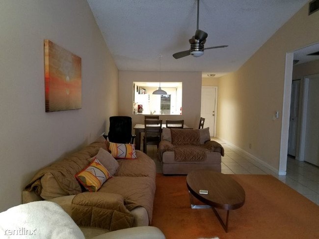 Apartments For Rent Less Than 600 In Palm Beach County Fl Photo 1 Br 2 Bath Townhome 12345 Westhampton Cir