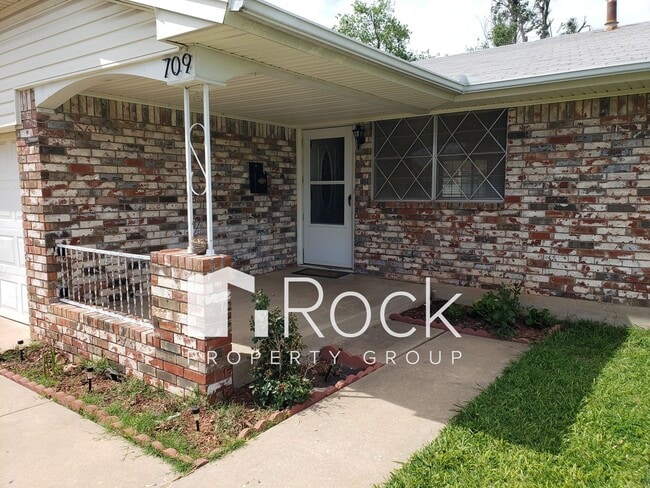 Photo - 3Bed/1Bath Home in Moore