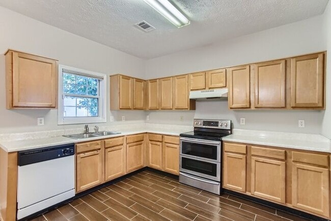 Photo - 5487 Walnut Ln