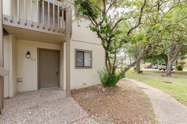 Photo - 15919 Golf Club Dr Unit 111