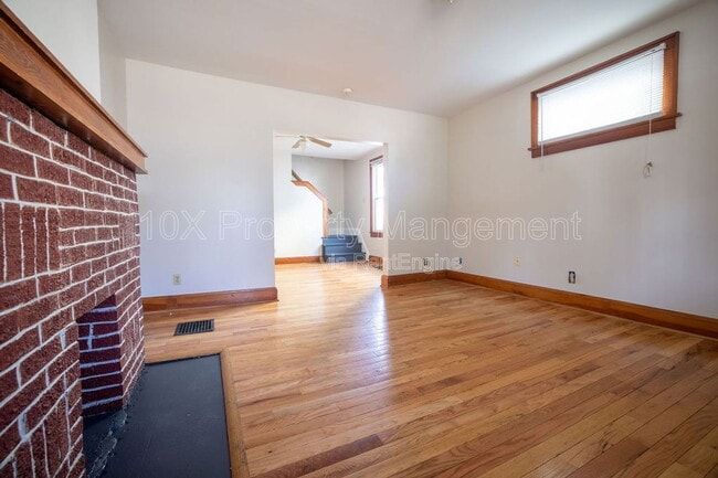 Photo - 2743 Steele Ave