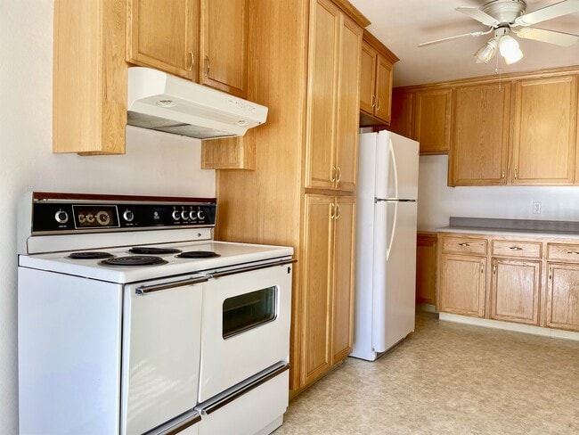 Photo - 1525 Vosti Ave