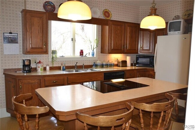 Photo - 130 W Remington St