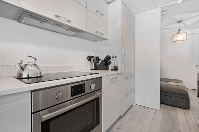 Photo - 650 NE 32nd St Unit 703