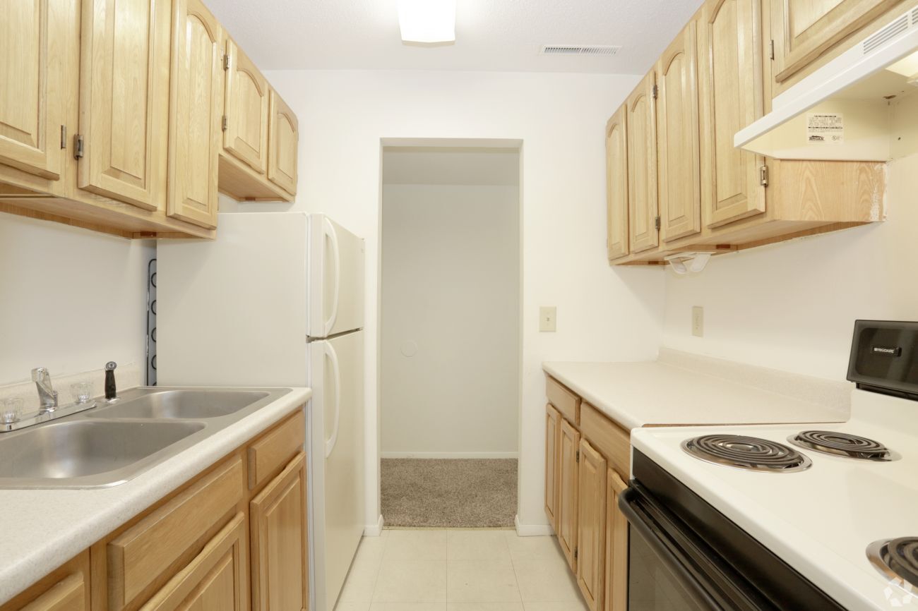 Photo - 908 N Broadway Ave