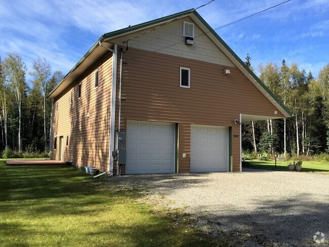 Building Photo - AMAZING 5 bed/3 bath/2 car garage home in ...