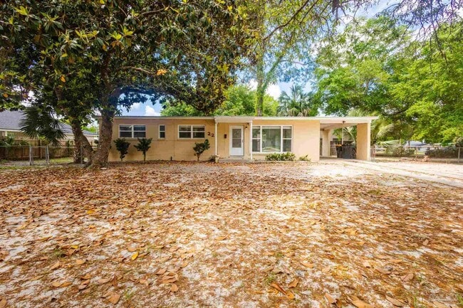 Photo - 22 Laurie Dr NE