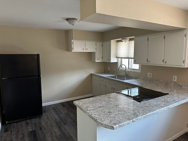 Building Photo - 1114 University Dr N Unit 2 Rental