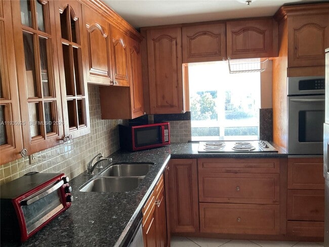 Building Photo - 200 172nd St Unit 520