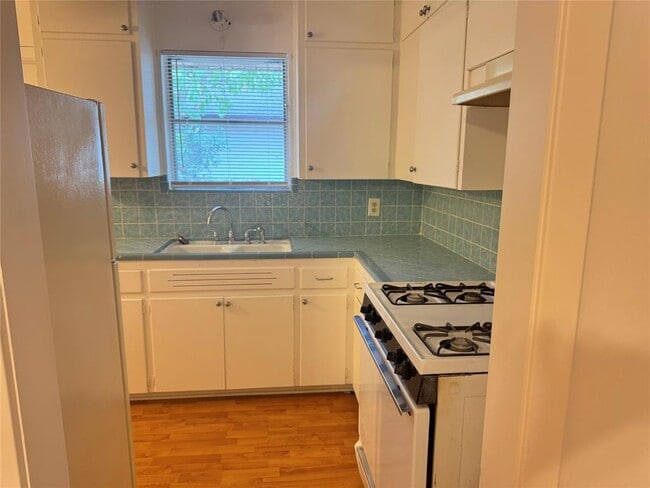 Photo - 4704 Red River St