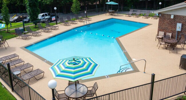 Summerwind Pool - Summerwind Apartments