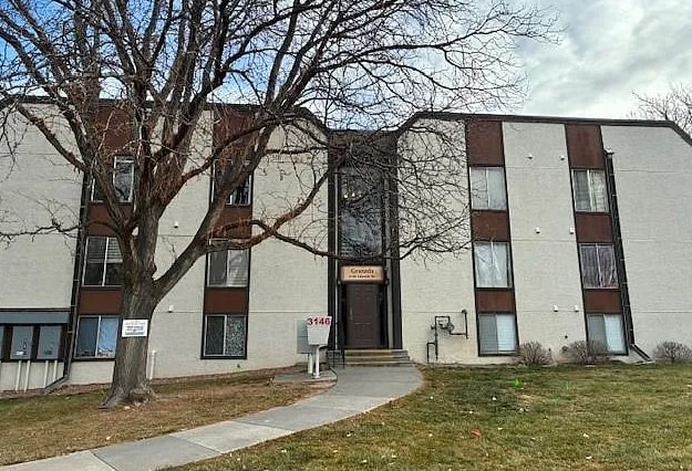 Building Photo - 3146 Lakeside Dr Unit 202