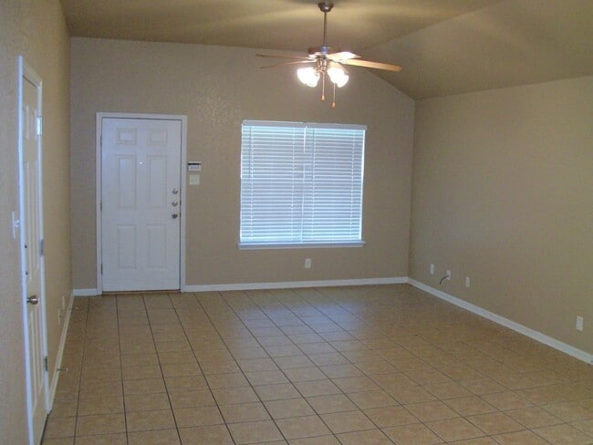 Photo - Spacious Duplex for Rent – Close to Clear ...