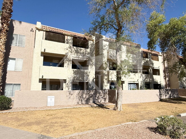Photo - 540 N May Unit Apartment 1135