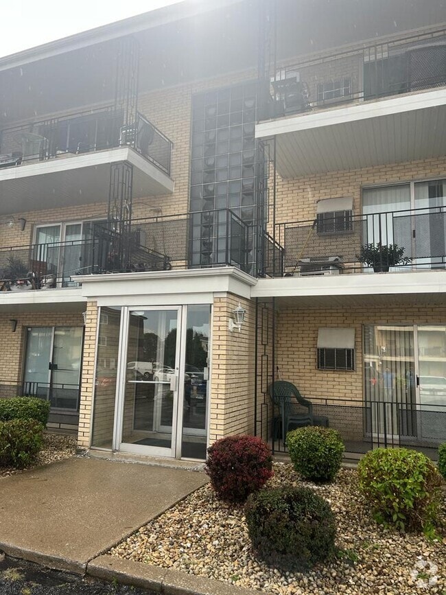 Building Photo - 9407 S Roberts Rd Unit 1SW Rental