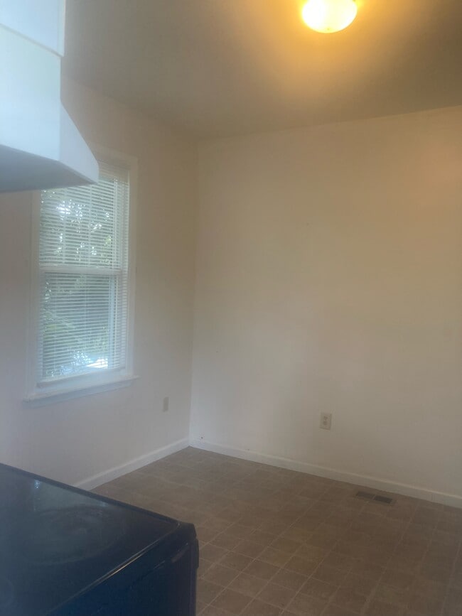 Photo - 2801 Louise Ave Unidad C