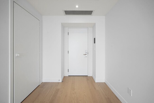 Photo - 1205 Pl. Phillips Unité 4604