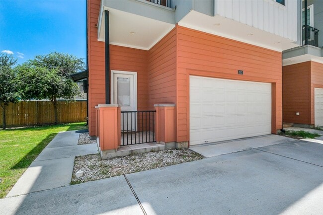 Building Photo - 1523 Hickory St Rental