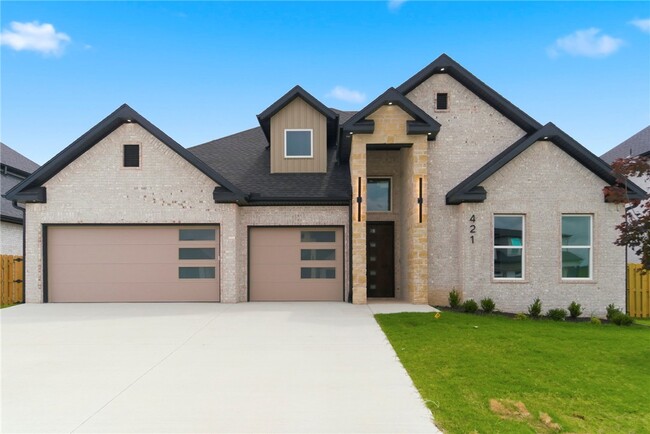 Building Photo - 421 Hedge Dr
