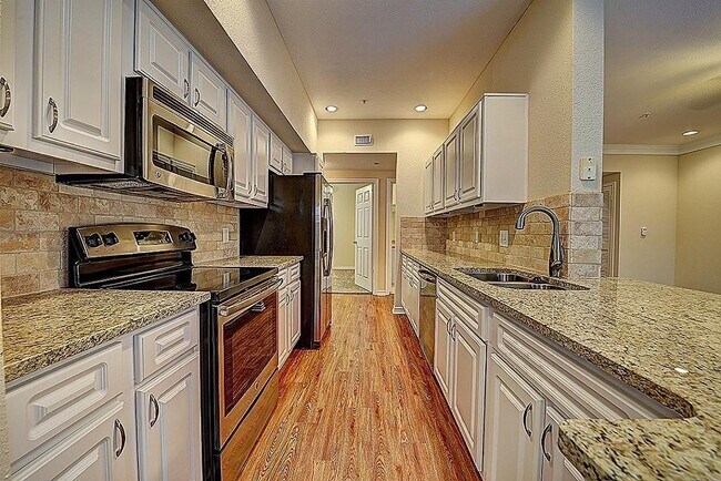 Building Photo - 1919 Post Oak Park Dr Unit 4308