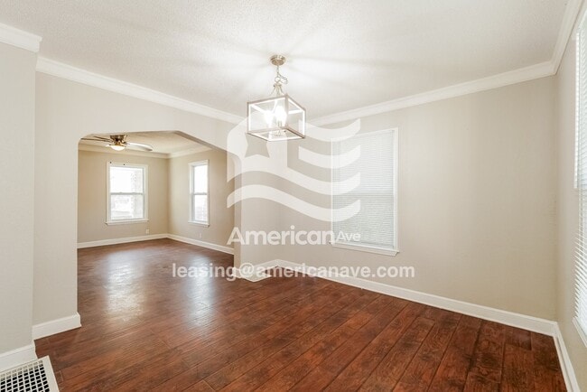 Photo - 5210 Saida St