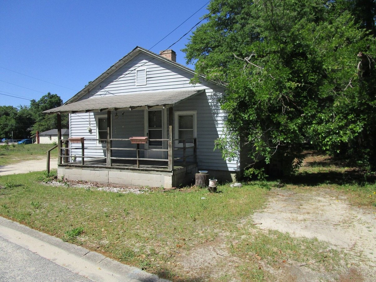 Photo - 206 Derrick St