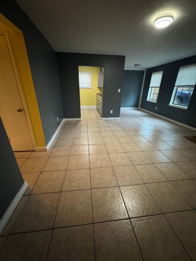 Building Photo - 1863 Nekoma Ct Unit B