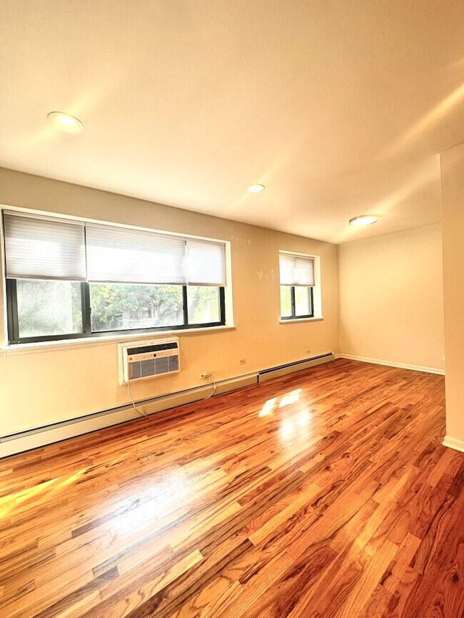 Photo - 6954 N Sheridan Rd Unit 203