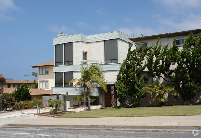 Building Photo - Pacific Beach Dr - FULLY FURNISHED Rental