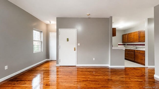 Building Photo - 613 Southern Blvd Unit 3