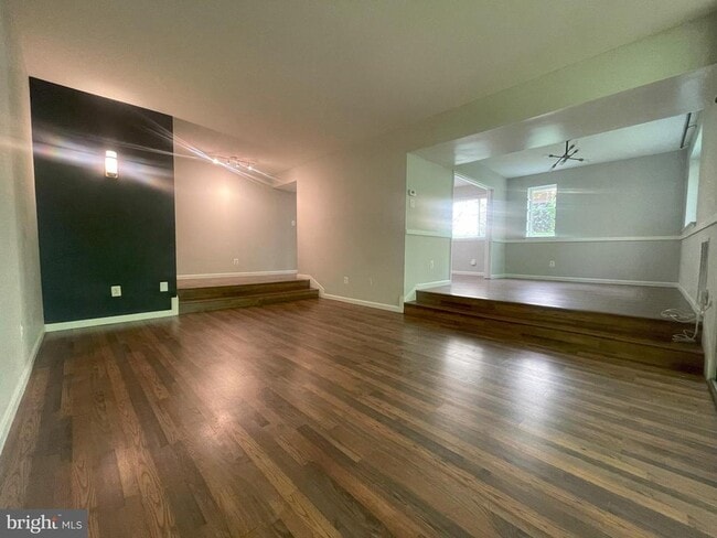 Building Photo - 1661 Parkcrest Cir Unit 100