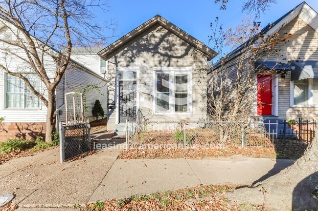 Building Photo - 2327 Duncan St