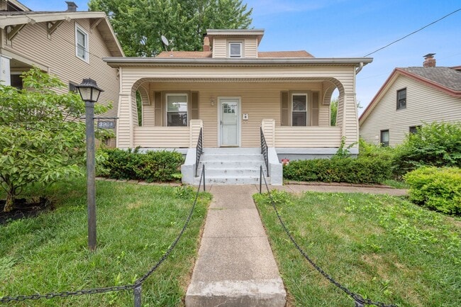 Building Photo - CHEVIOT- Charming 3 bedroom 1.5 bath Rental
