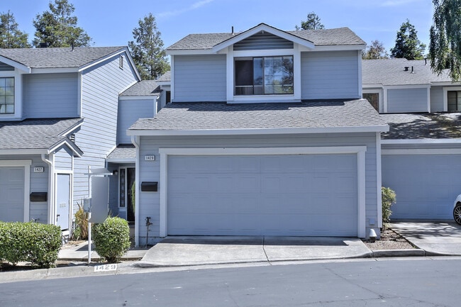 Building Photo - Lovely 2 Story Townhouse in Pinole, CA on cul de sac...