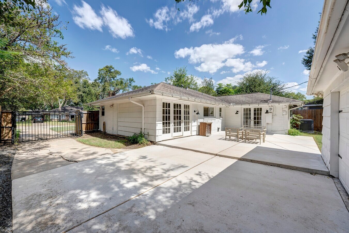 Photo - 3511 Broadmead Dr House