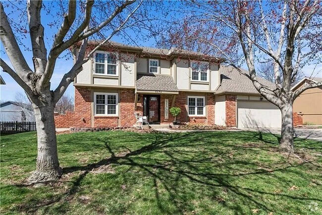 Building Photo - Huge Home in Raintree Lake!!!