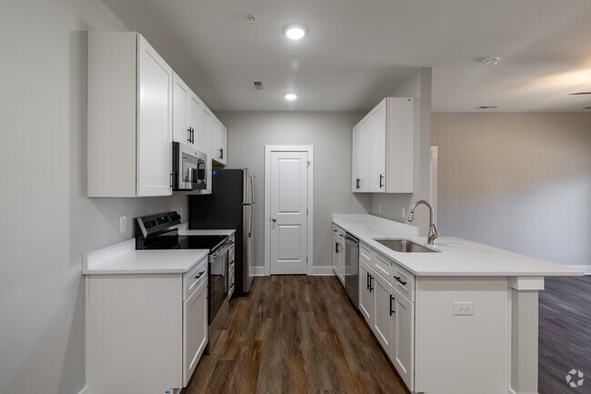1 BR, 1 BA - 679 SF - Kitchen - English Commons Apartments