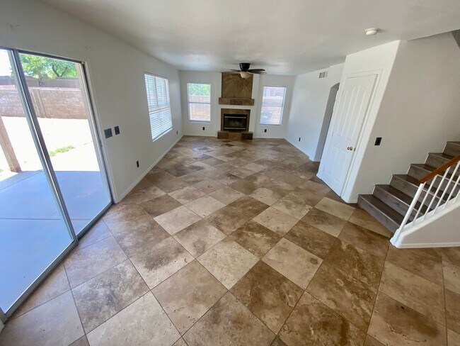 Photo - Spacious 4 Bedroom, 2.5 Bath in Avondale