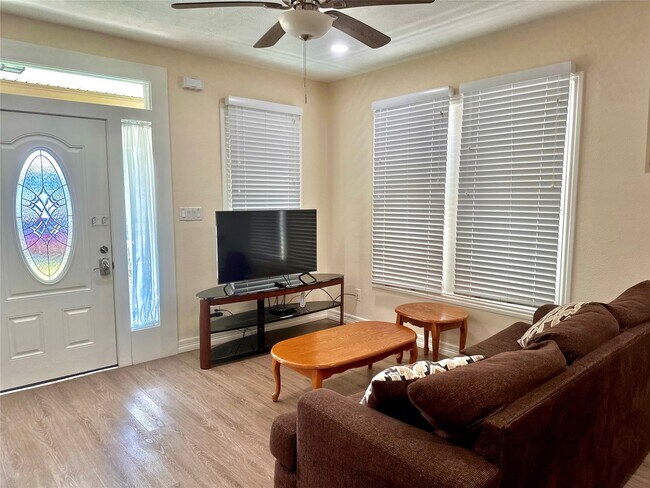 Photo - 4202 Avenue T 1/2