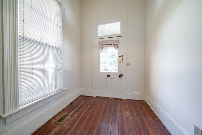 Photo - 106 7th St