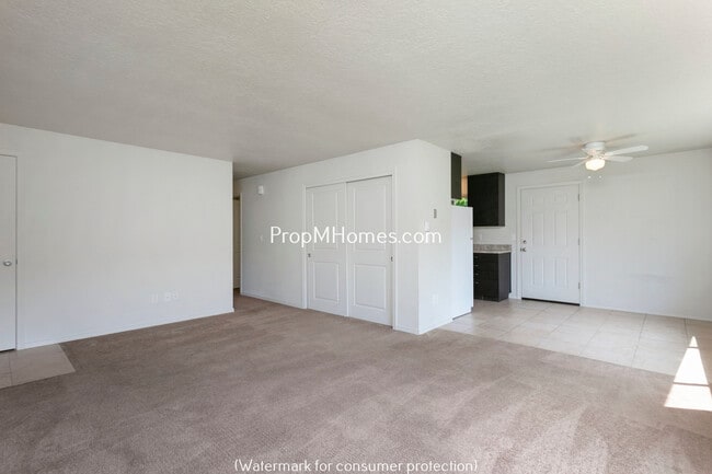 Photo - Two Bedroom Apartment with Private Patio in Glenfair Neighborhood! Unidad 15535 NE Glisan Street 1
