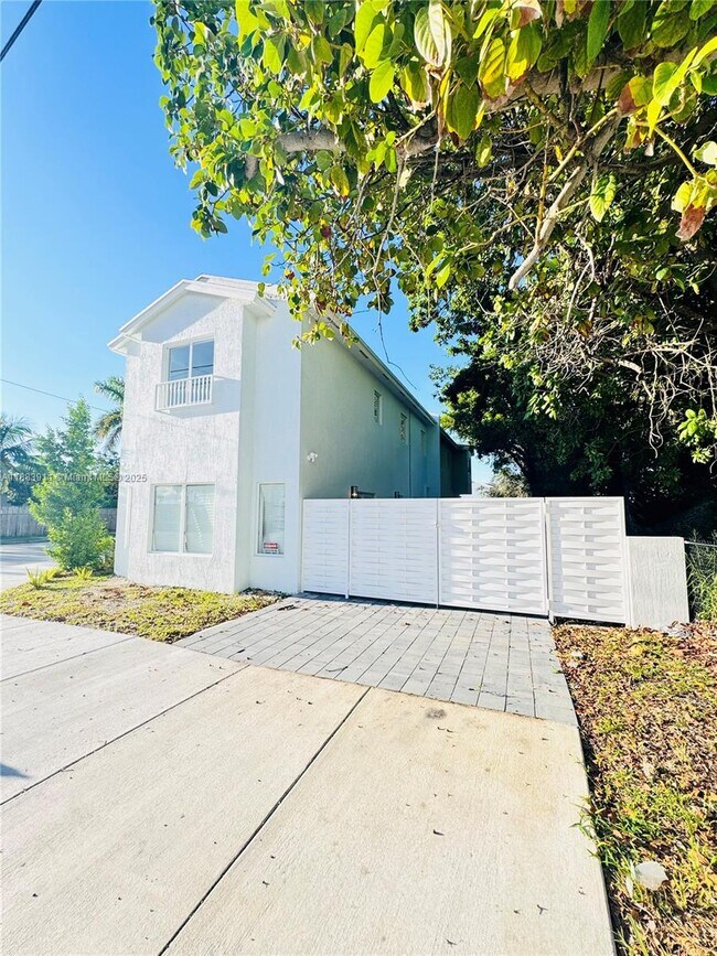 Photo - 18395 SW 103rd Ct