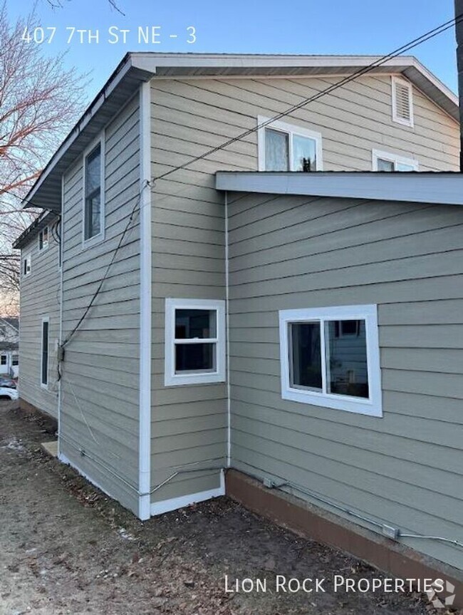 Building Photo - 407 7th St NE Unit 3 Rental