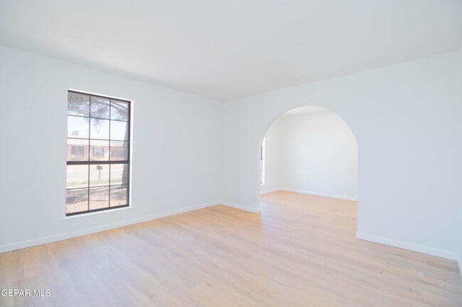 Photo - 11240 Warcloud Ave